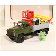 1:43 GAZ 52 TVG-15 Telescopic lift on truck