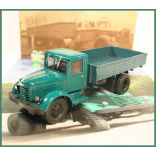 1:43 Magazine #19 with souvenir truck YAZ 200