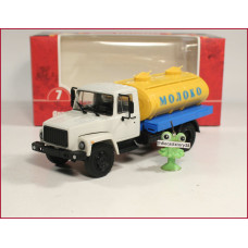 1:43 GAZ 3307 G6-OTA-4,2 Milk tank