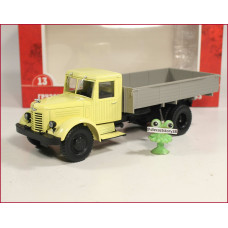 1:43 YAZ 200 flatbed truck