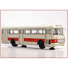 1:43 Magazin #38 with souvenir bus Ikarus 556