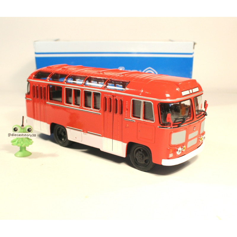 Scale model bus 1:43 PAZ-672M white/green 1982 