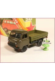 1:43 UAZ 452D (Made in ... )