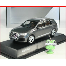 1:43 Audi Q7 2018